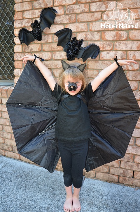 Make a bat costume with an umbrella2