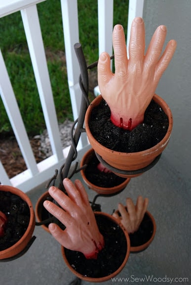 most creepy halloween decoration front yard 14