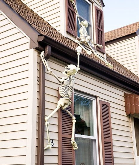 25 The Most Creepy Halloween Decoration for Front Yard | Munchkins Planet