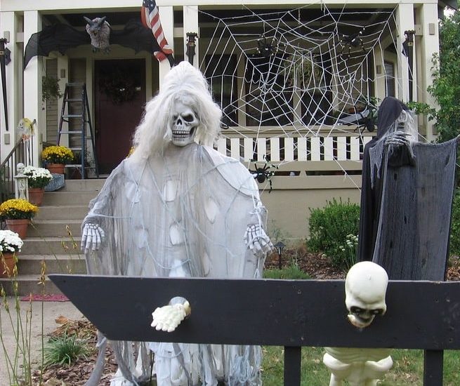 most creepy halloween decoration front yard 7