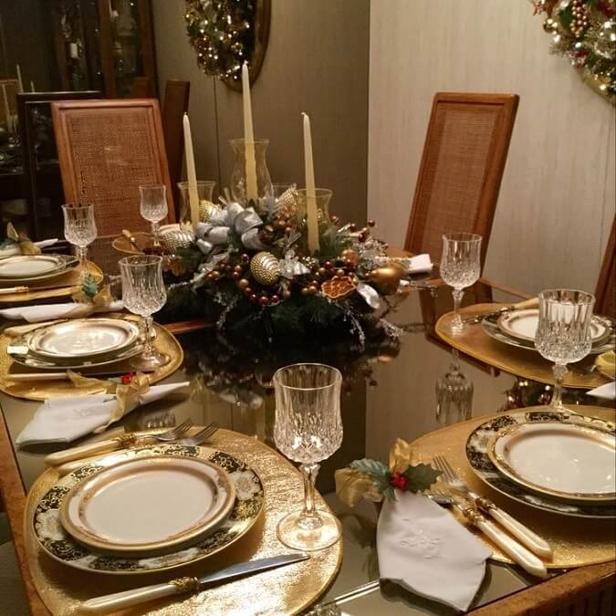 15 Simple & Elegant Christmas Table Setting Ideas | Munchkins Planet