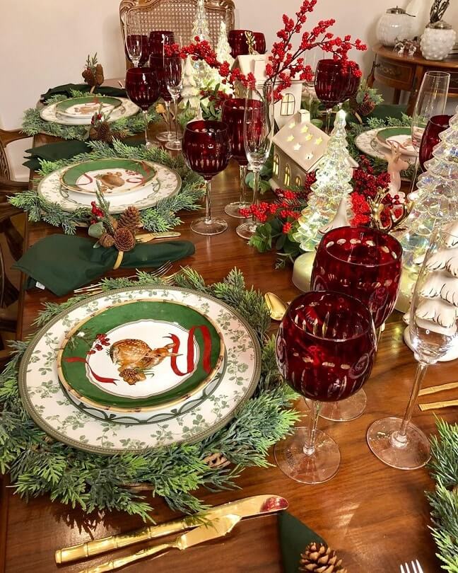 15 Simple & Elegant Christmas Table Setting Ideas | Munchkins Planet