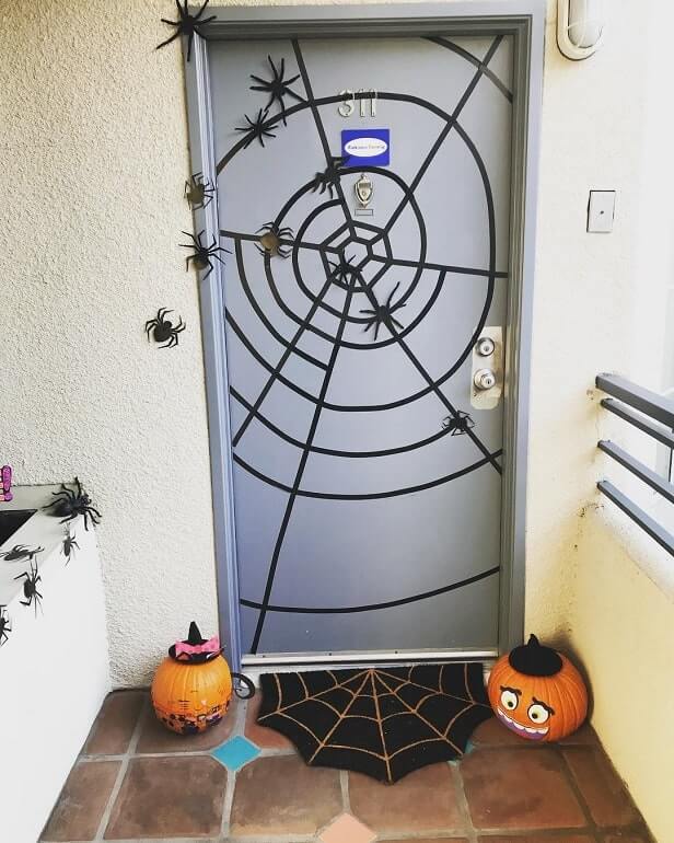 diy halloween door decorations ideas 11