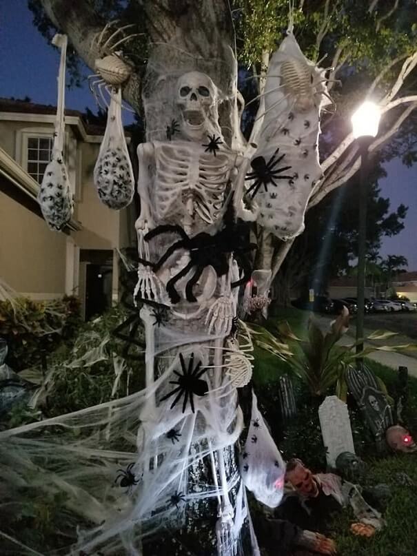 most creepy halloween decoration front yard 32