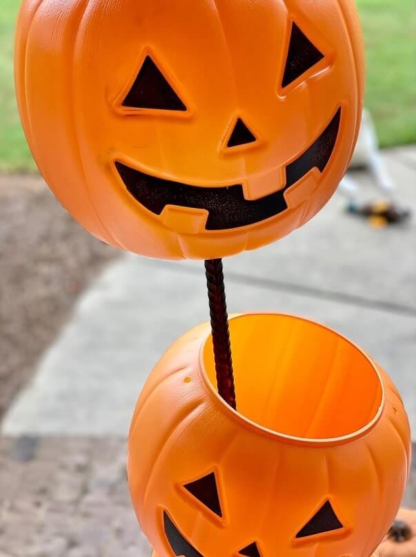 diy plastic pumpkin bucket planters 3