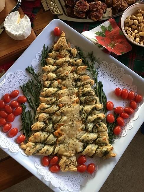 christmas tree spinach dip breadsticks