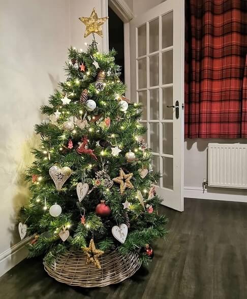 Real Christmas Tree or Artificial? - Pinecones and Acorns