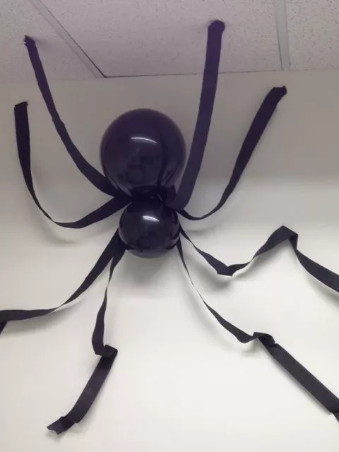 halloween balloon spider diy