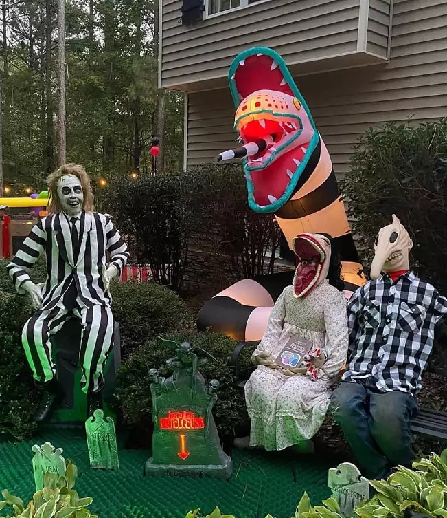 18 Spooky Beetlejuice Yard Decoration Ideas