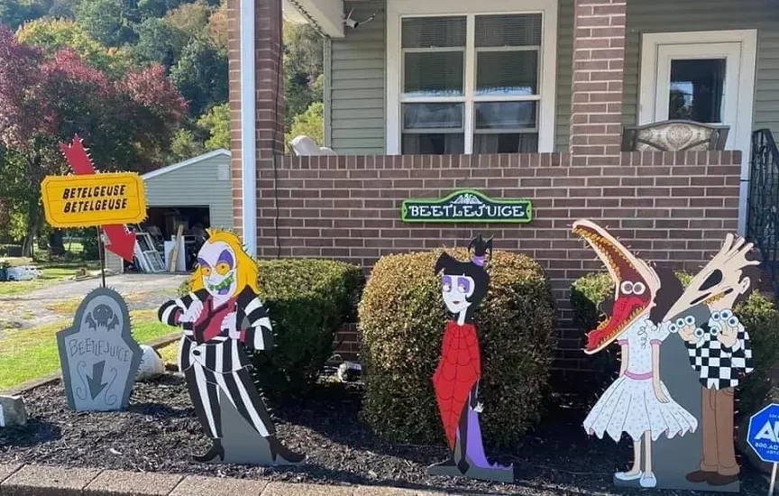 beetlejuice front yard decoration