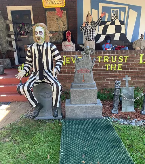 beetlejuice front yard decorations