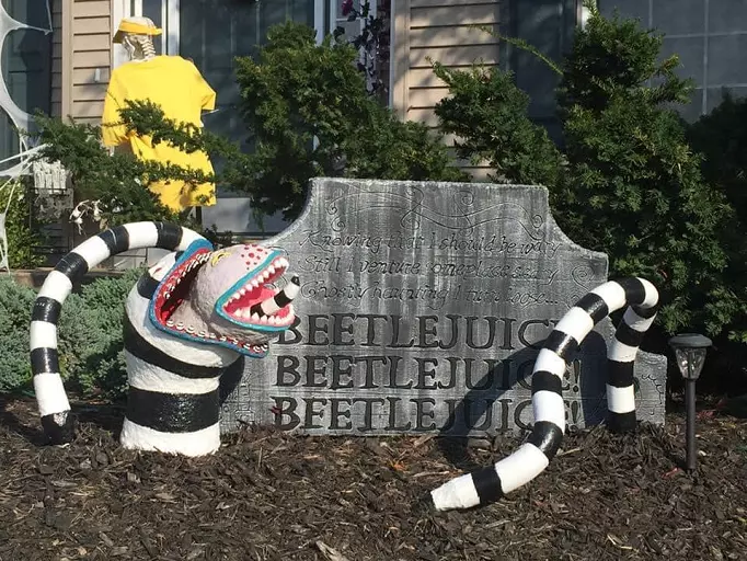 beetlejuice sandworm halloween decorations