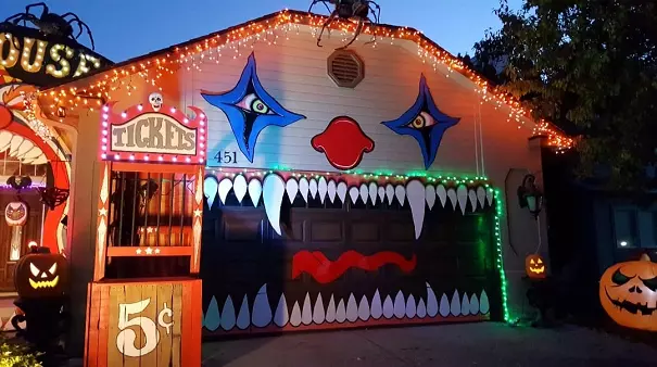 Halloween garage door clown monster
