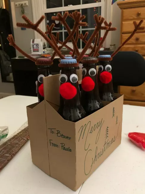 Reindeer Root Beer Bottles DIY Christmas Gift Ideas | Munchkins Planet