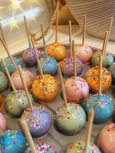 Pastel easter cake pops