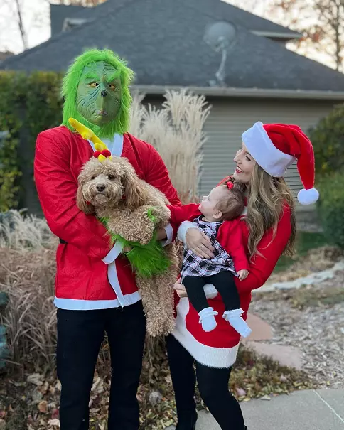 Family Halloween costumes with dog and baby The Grinch