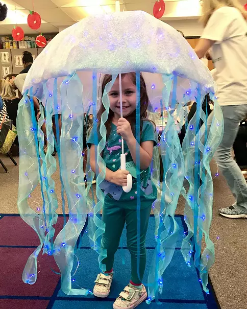 Stunning Homemade Jellyfish Costume  Jellyfish costume, Family themed  halloween costumes, Jellyfish costume diy