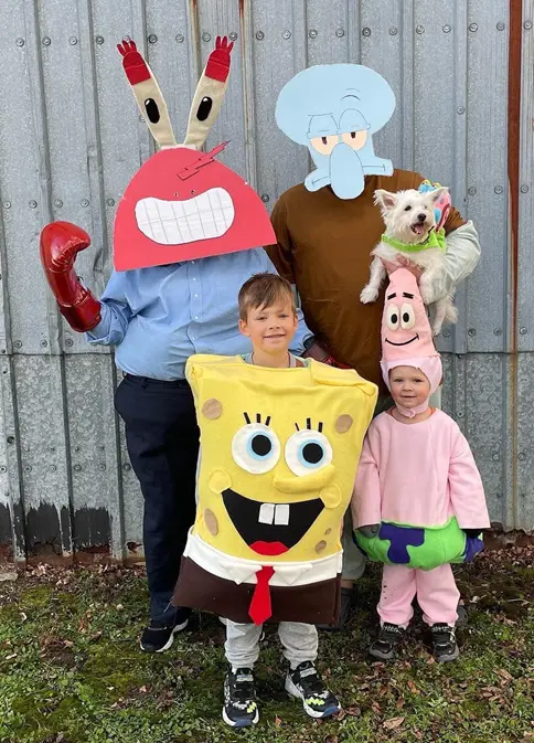 family halloween costumes with dog spongebob