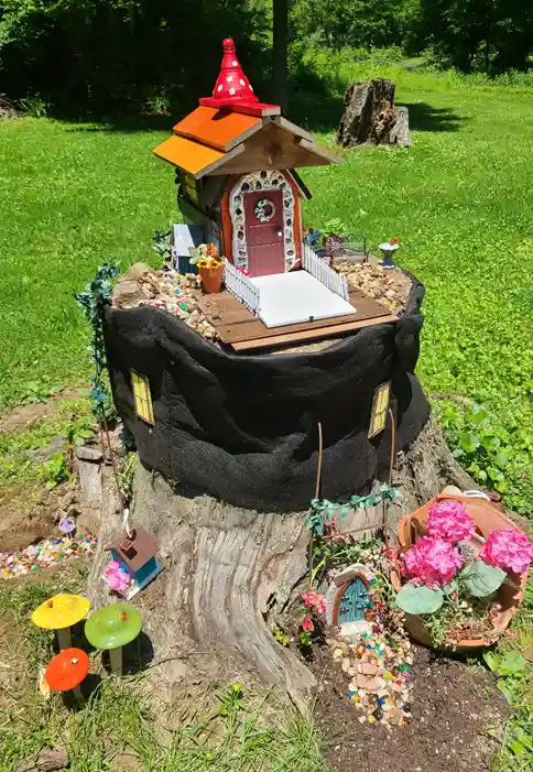 tree stump fairy house ideas 26