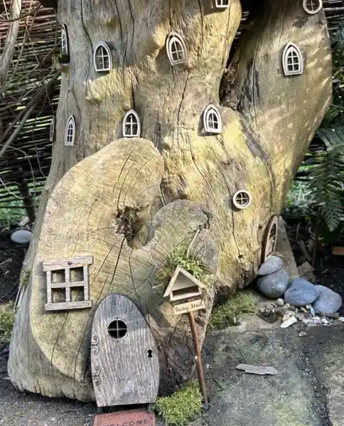 tree stump fairy house ideas 33