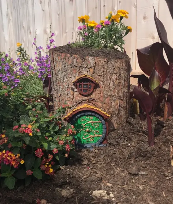 tree stump fairy house ideas 4
