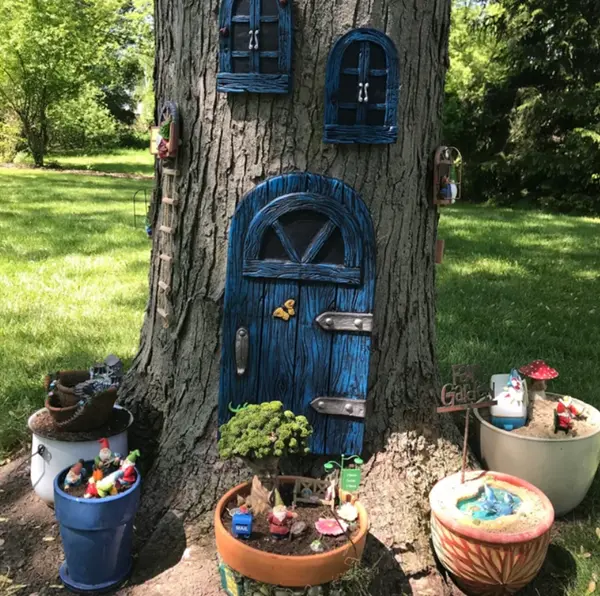 tree stump fairy house ideas 6