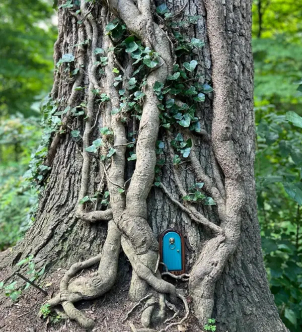 tree stump fairy house ideas 9