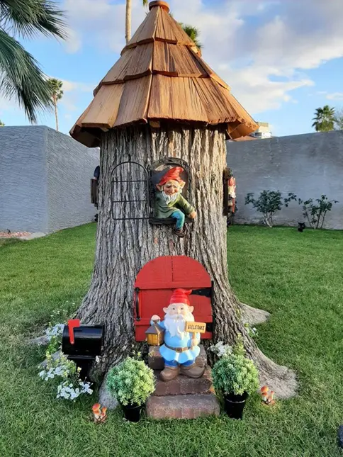 tree stump gnome house 1