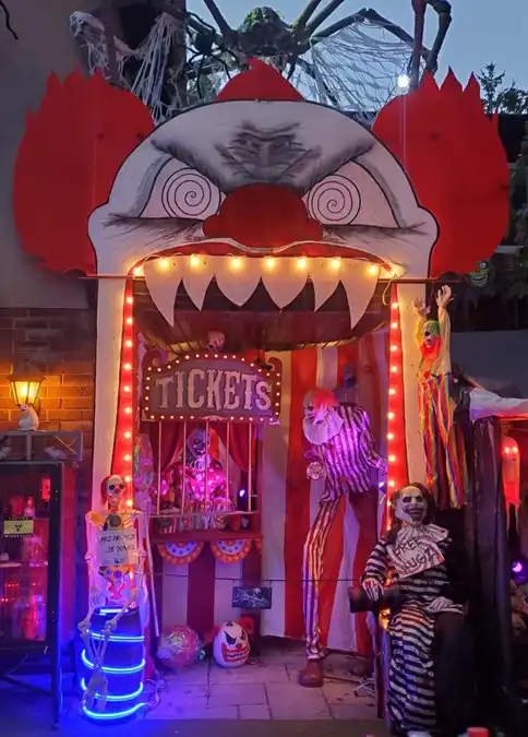19 Creepy Halloween Carnival Decorations DIY Ideas